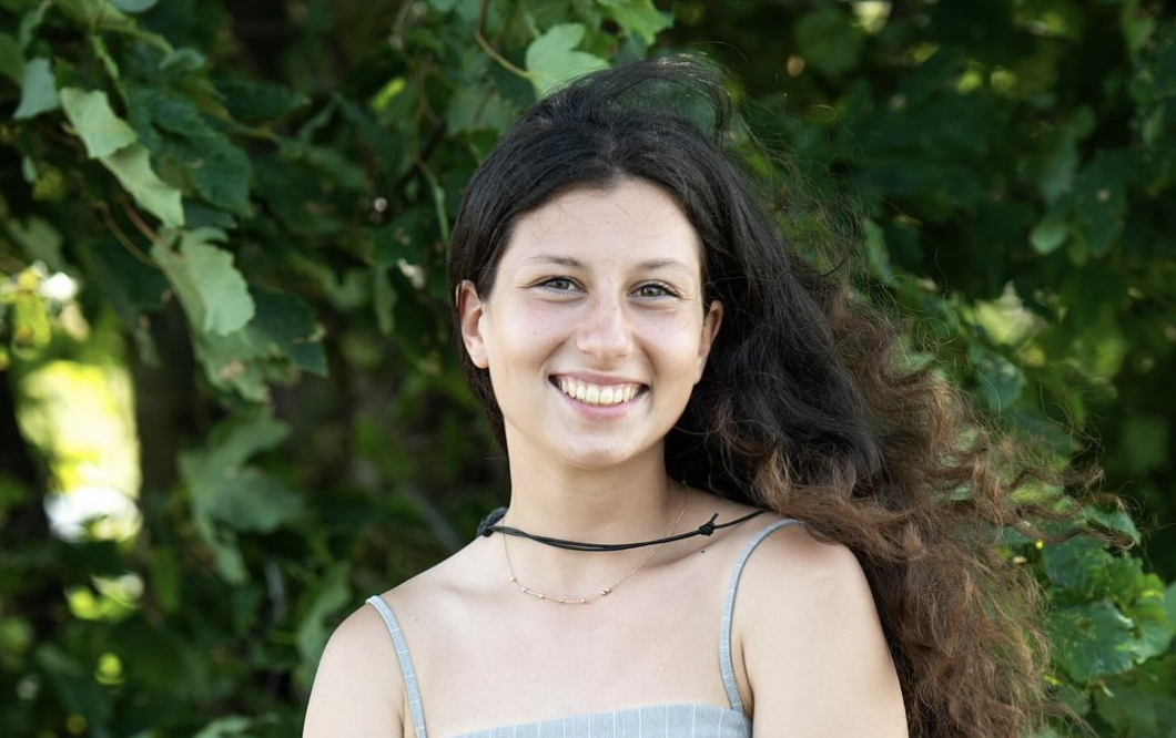 МИРЯНА ОТ “ИГРИ НА ВОЛЯТА”: ДОБРОВОЛКАТА, КОЯТО ОЦЕЛЯВА НА БЛАТОТО И РАЗБИВА ШАМПИОНИ В ГЛАВОБЛЪСКАНИЦИ!